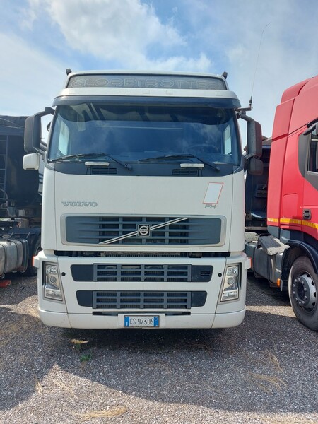 83#8091 Trattore stradale Volvo FH42T in vendita - foto 2