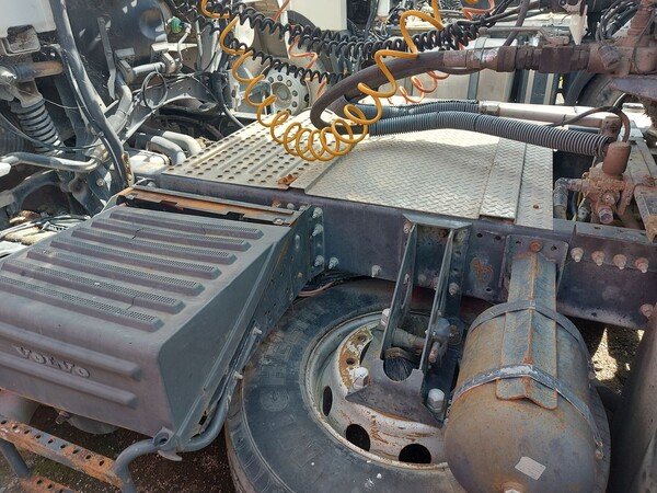 83#8091 Trattore stradale Volvo FH42T in vendita - foto 6