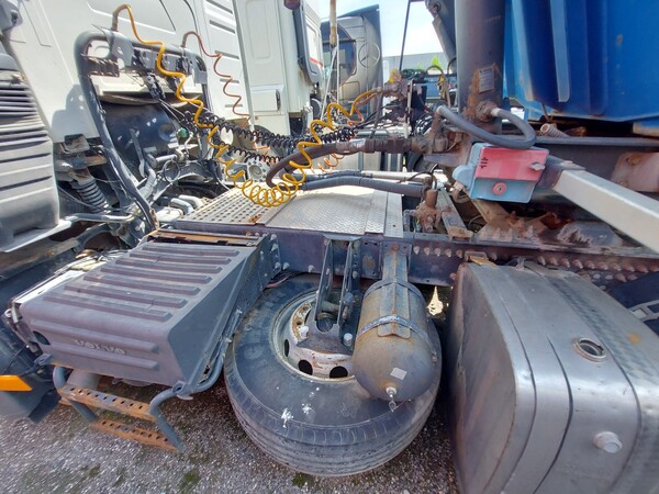 83#8091 Trattore stradale Volvo FH42T in vendita - foto 7