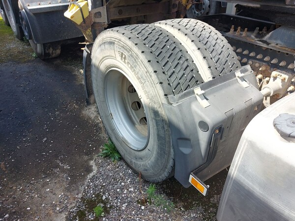 83#8091 Trattore stradale Volvo FH42T in vendita - foto 11