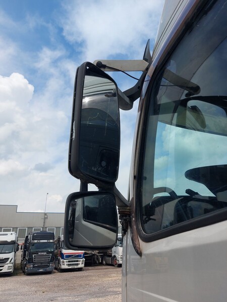 99#8091 Trattore stradale Volvo FH42T in vendita - foto 17