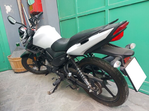 2#8099 Motociclo Yamaha YS125 in vendita - foto 6