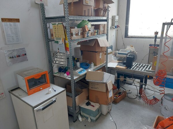 45#8109 Attrezzature e arredi magazzino in vendita - foto 28