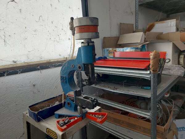 45#8109 Attrezzature e arredi magazzino in vendita - foto 35