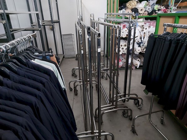 45#8109 Attrezzature e arredi magazzino in vendita - foto 44