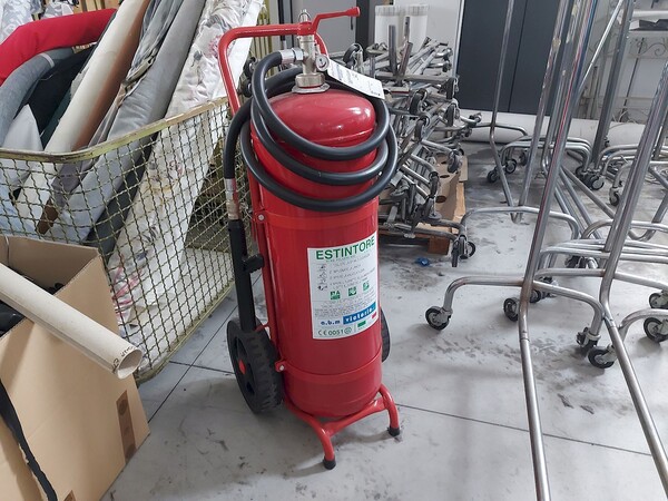 45#8109 Attrezzature e arredi magazzino in vendita - foto 47