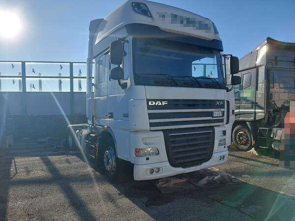 1#8112 Trattore stradale Daf XF 105.460 in vendita - foto 2
