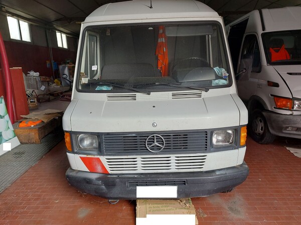 13#8115 Furgone Mercedes in vendita - foto 2