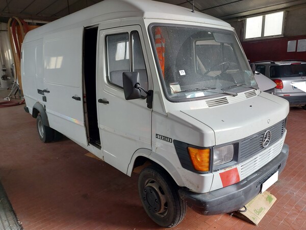 13#8115 Furgone Mercedes in vendita - foto 3
