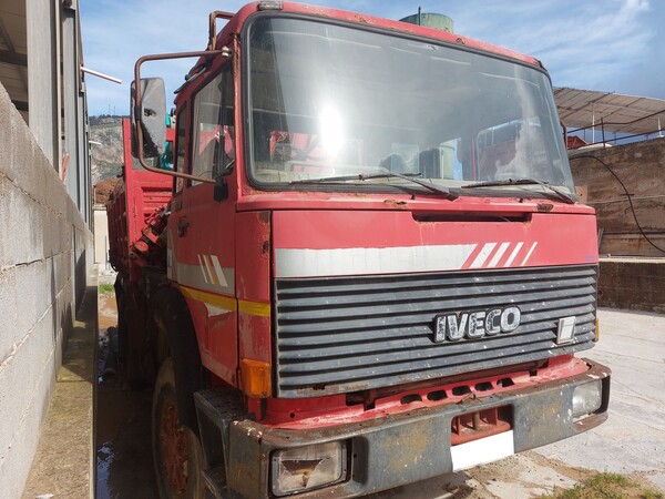 7#8118 Autocarro con cassone ribaltabile trilaterale e gru Fiat Iveco 330-35 in vendita - foto 2