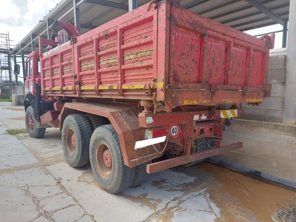 7#8118 Autocarro con cassone ribaltabile trilaterale e gru Fiat Iveco 330-35 in vendita - foto 3