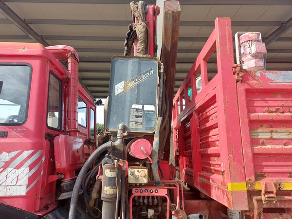7#8118 Autocarro con cassone ribaltabile trilaterale e gru Fiat Iveco 330-35 in vendita - foto 6