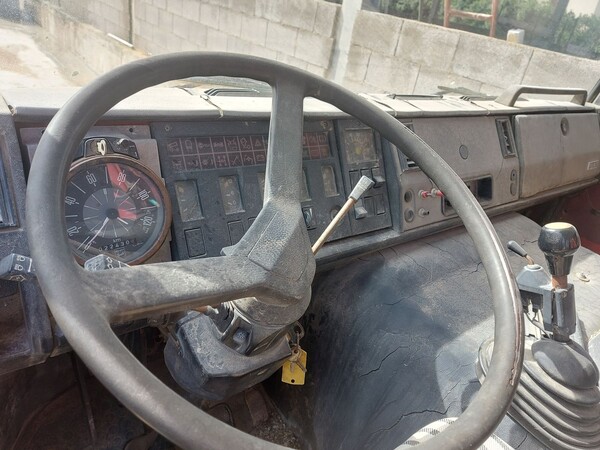 7#8118 Autocarro con cassone ribaltabile trilaterale e gru Fiat Iveco 330-35 in vendita - foto 8