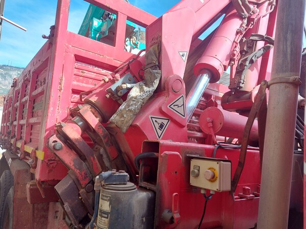 7#8118 Autocarro con cassone ribaltabile trilaterale e gru Fiat Iveco 330-35 in vendita - foto 13