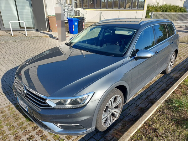 76#8119 Autovettura VolksWagen Passat in vendita - foto 1