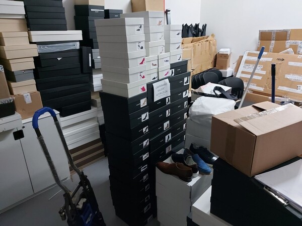 77#8119 Campionario capi d'abbigliamento e scarpe in vendita - foto 5