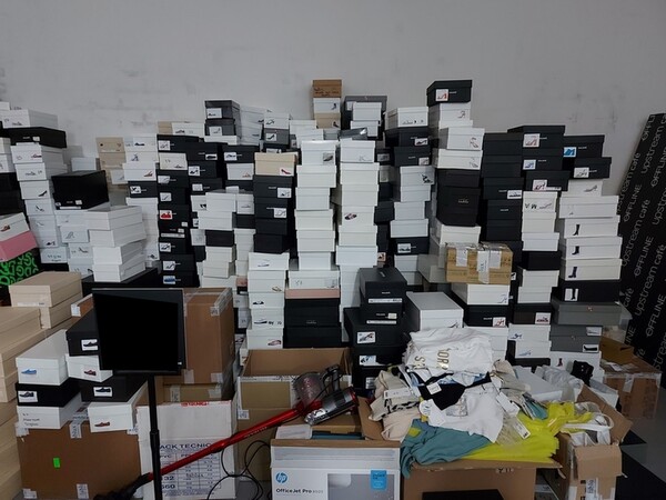 77#8119 Campionario capi d'abbigliamento e scarpe in vendita - foto 9