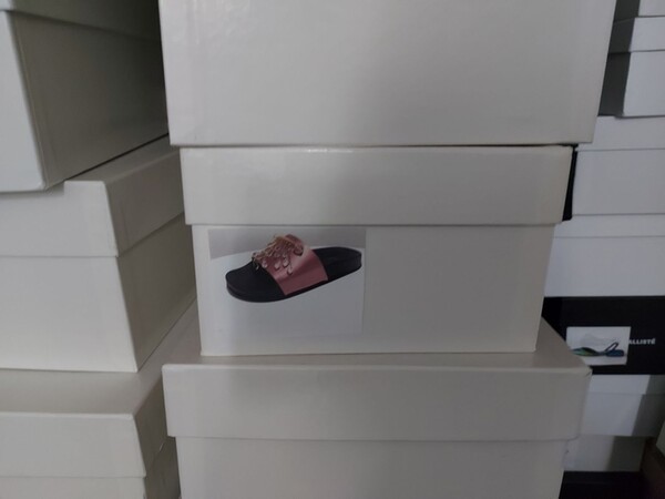 77#8119 Campionario capi d'abbigliamento e scarpe in vendita - foto 14