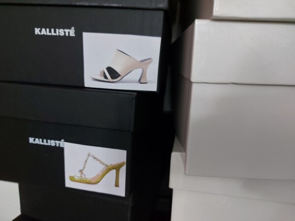 77#8119 Campionario capi d'abbigliamento e scarpe in vendita - foto 17
