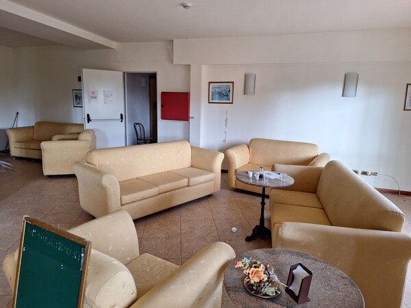 1#8141 Attrezzature e mobilio di hotel in vendita - foto 2
