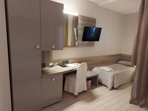 1#8146 Arredi per camere hotel in vendita - foto 13