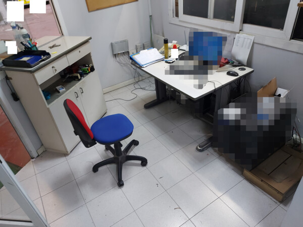 46#8179 Arredamento da ufficio e macchine elettroniche in vendita - foto 2