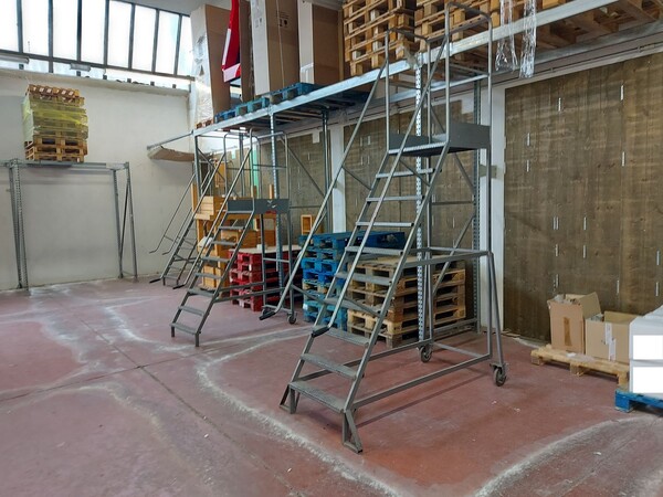 66#8179 Scaffalature e Carrello elevatore OM e Arredamento da ufficio in vendita - foto 24