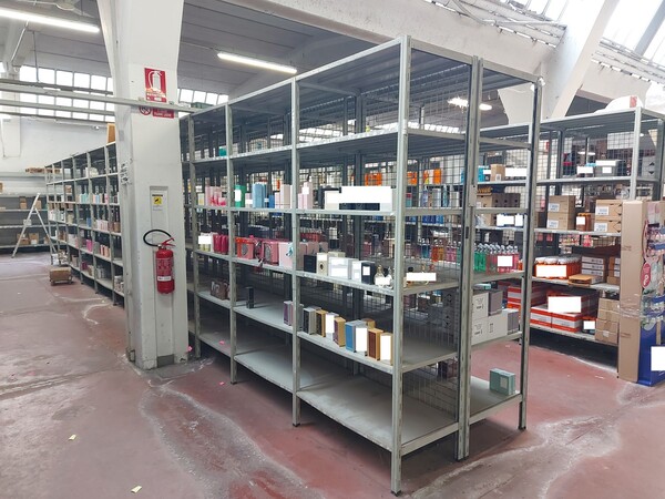 66#8179 Scaffalature e Carrello elevatore OM e Arredamento da ufficio in vendita - foto 56