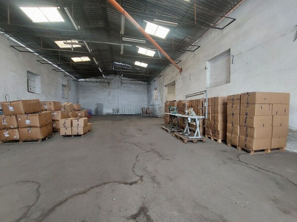 1#8180 Rimanenze di magazzino abbigliamento e macchine per confezionamento in vendita - foto 1