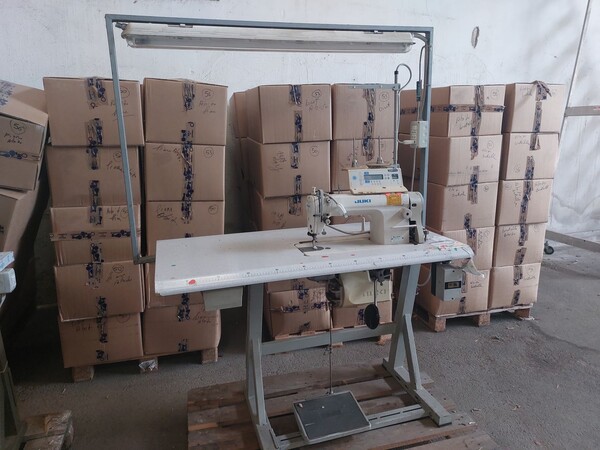 1#8180 Rimanenze di magazzino abbigliamento e macchine per confezionamento in vendita - foto 7