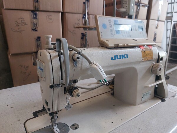1#8180 Rimanenze di magazzino abbigliamento e macchine per confezionamento in vendita - foto 8