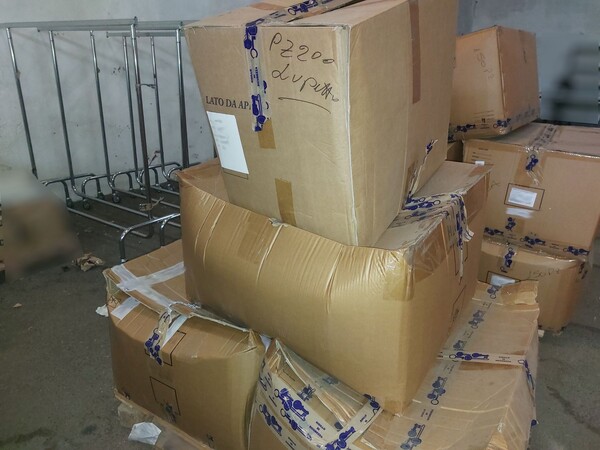 1#8180 Rimanenze di magazzino abbigliamento e macchine per confezionamento in vendita - foto 21