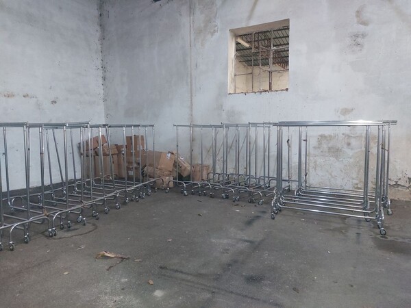 1#8180 Rimanenze di magazzino abbigliamento e macchine per confezionamento in vendita - foto 31
