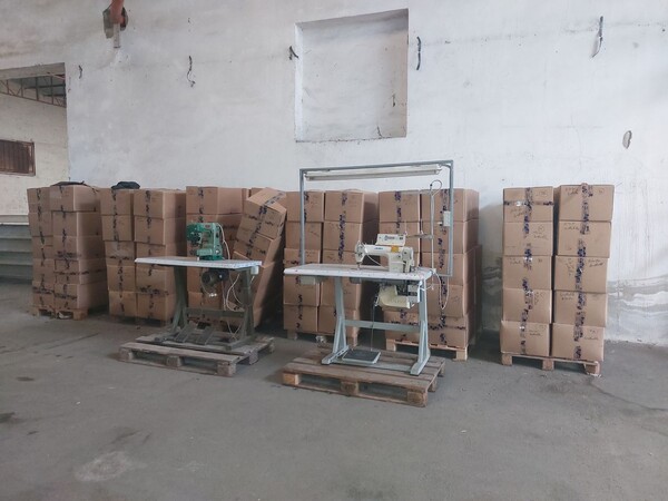 1#8180 Rimanenze di magazzino abbigliamento e macchine per confezionamento in vendita - foto 33