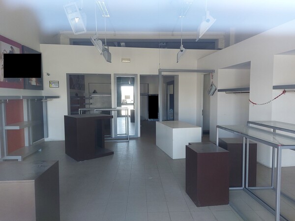 2#8182 Arredamento per negozio di abbigliamento in vendita - foto 1