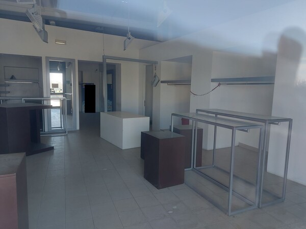 2#8182 Arredamento per negozio di abbigliamento in vendita - foto 2