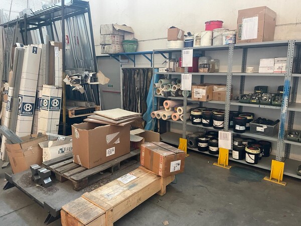 4#8183 Scaffalature e giacenze di magazzino in vendita - foto 2