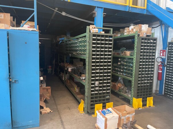 4#8183 Scaffalature e giacenze di magazzino in vendita - foto 3