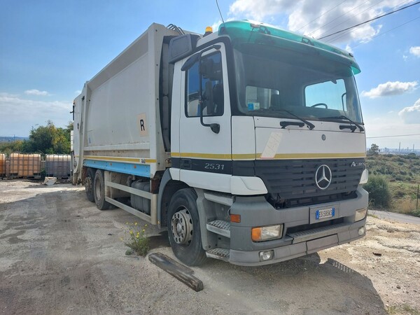 21#8219 Autocarro Mercedes Benz Actros 2531 in vendita - foto 2