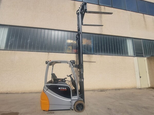 Carrelli elevatori in vendita