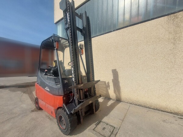 8#8225 Carrello sollevatore elettrico Linde E30-02 in vendita - foto 4