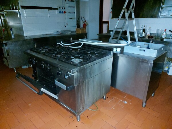 1#8228 Attrezzature ed arredo per ristorazione in vendita - foto 15