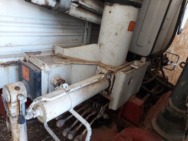 2#8234 Autocarro Iveco con braccio gru e cassone ribaltabile in vendita - foto 4