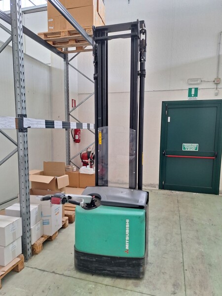 2#8242 Carrello elevatore elettrico Mitsubishi-Ungheinrich e transpallet manuale levante in vendita - foto 1