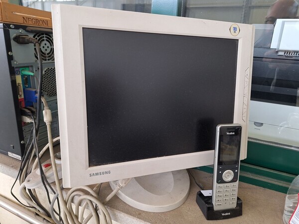 21#8242 Arredi e macchine elettroniche da ufficio. in vendita - foto 3