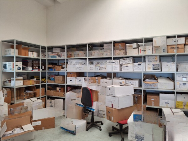 21#8242 Arredi e macchine elettroniche da ufficio. in vendita - foto 34