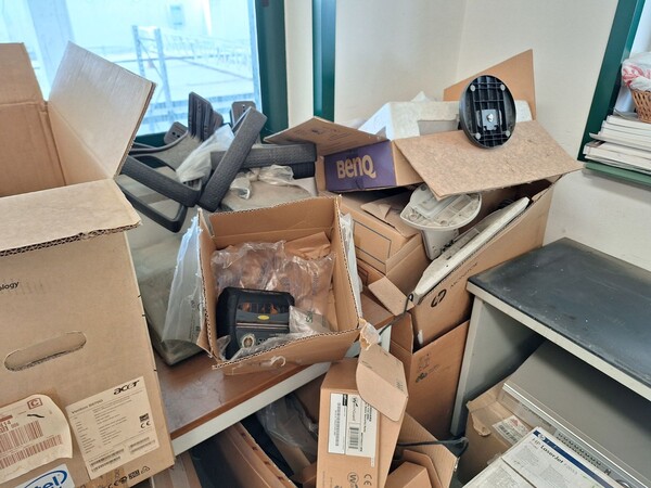 21#8242 Arredi e macchine elettroniche da ufficio. in vendita - foto 41