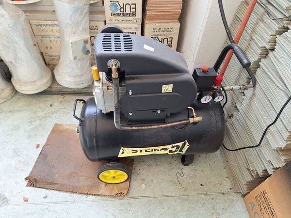 21#8242 Arredi e macchine elettroniche da ufficio. in vendita - foto 45