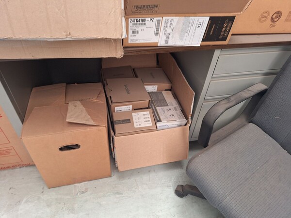 21#8242 Arredi e macchine elettroniche da ufficio. in vendita - foto 49