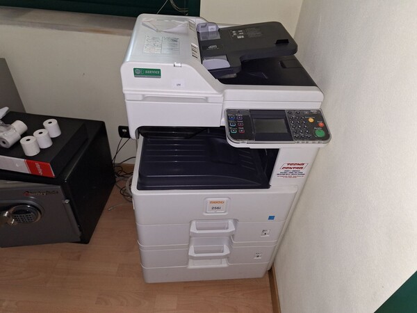 21#8242 Arredi e macchine elettroniche da ufficio. in vendita - foto 78